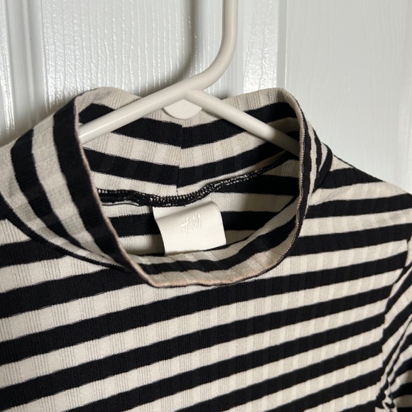 Striped Crop Shirt - Picture 3 of 4